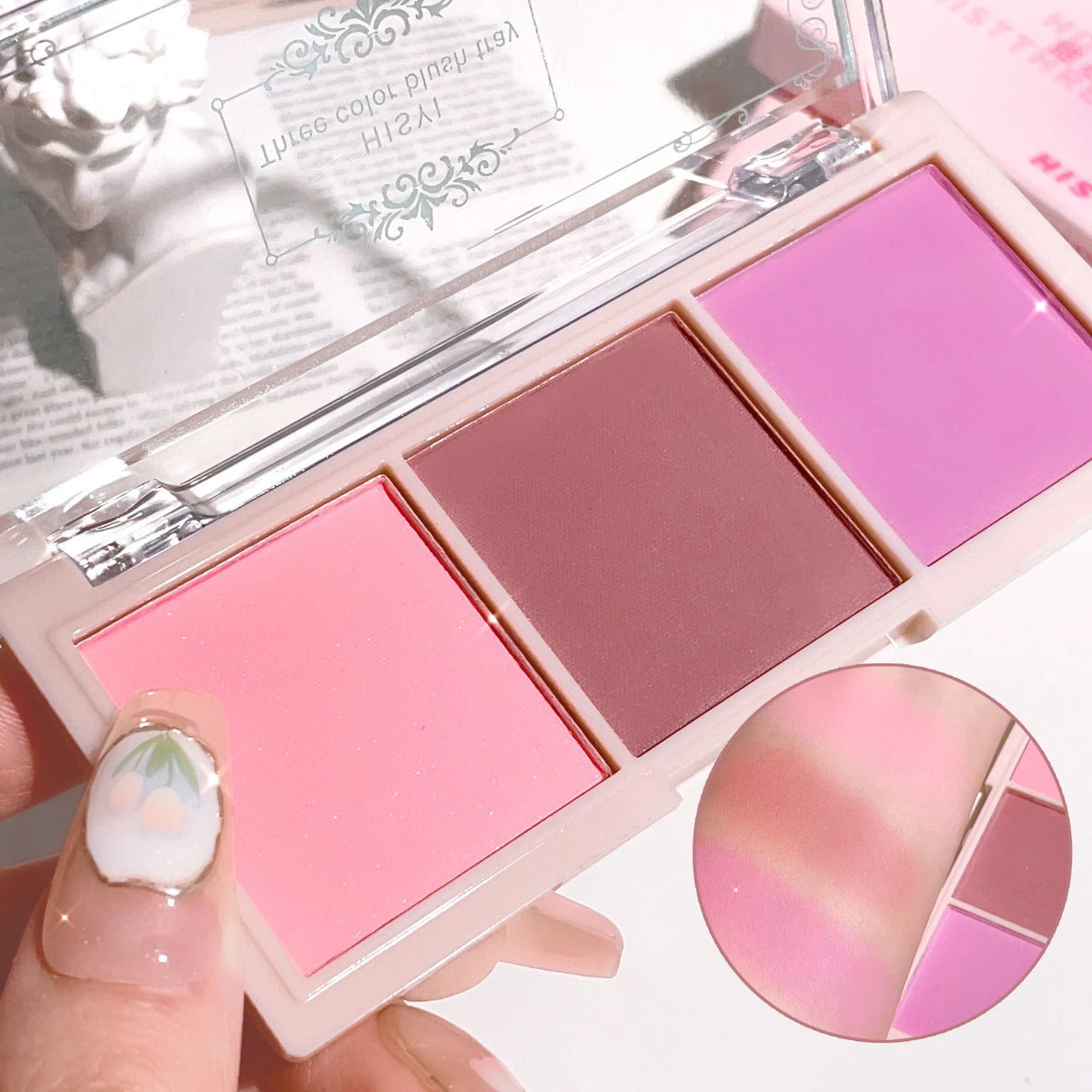 HISYI three-color blush matte natural nude makeup brightens the appearance and brightens the color. Three-color blush plate